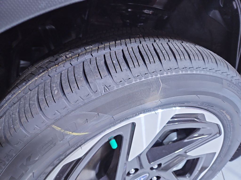 Vehicle image 27 of 29