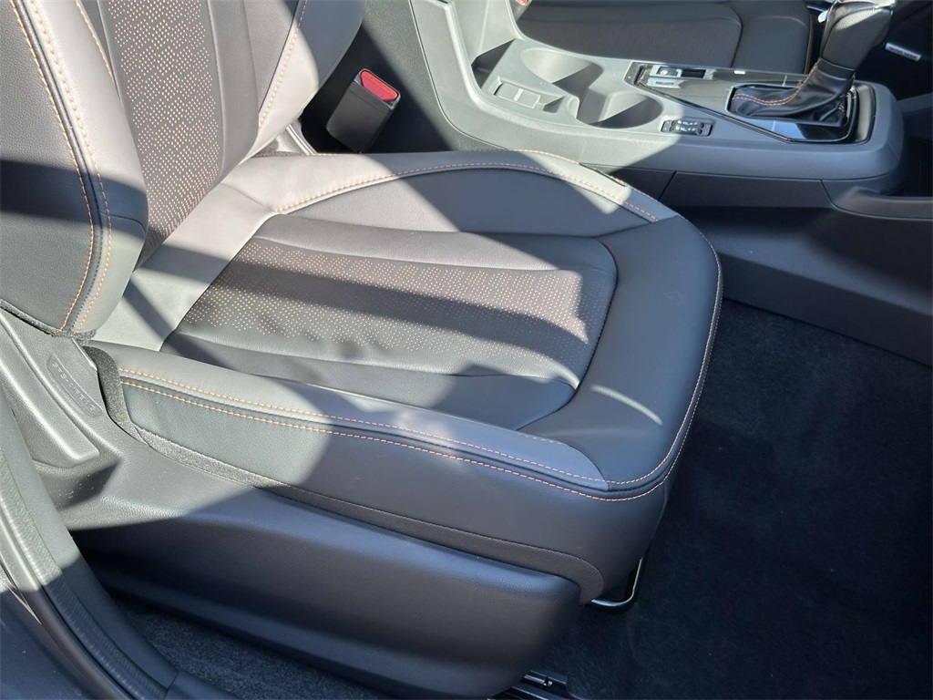 Vehicle image 9 of 25