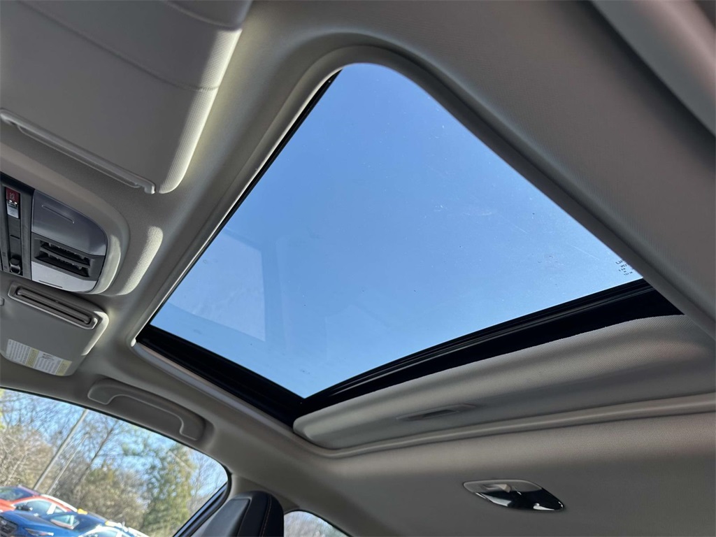 Vehicle image 17 of 25