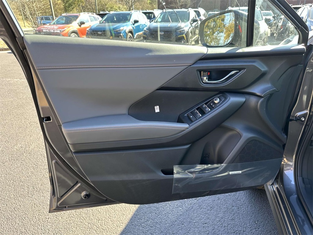 Vehicle image 14 of 25