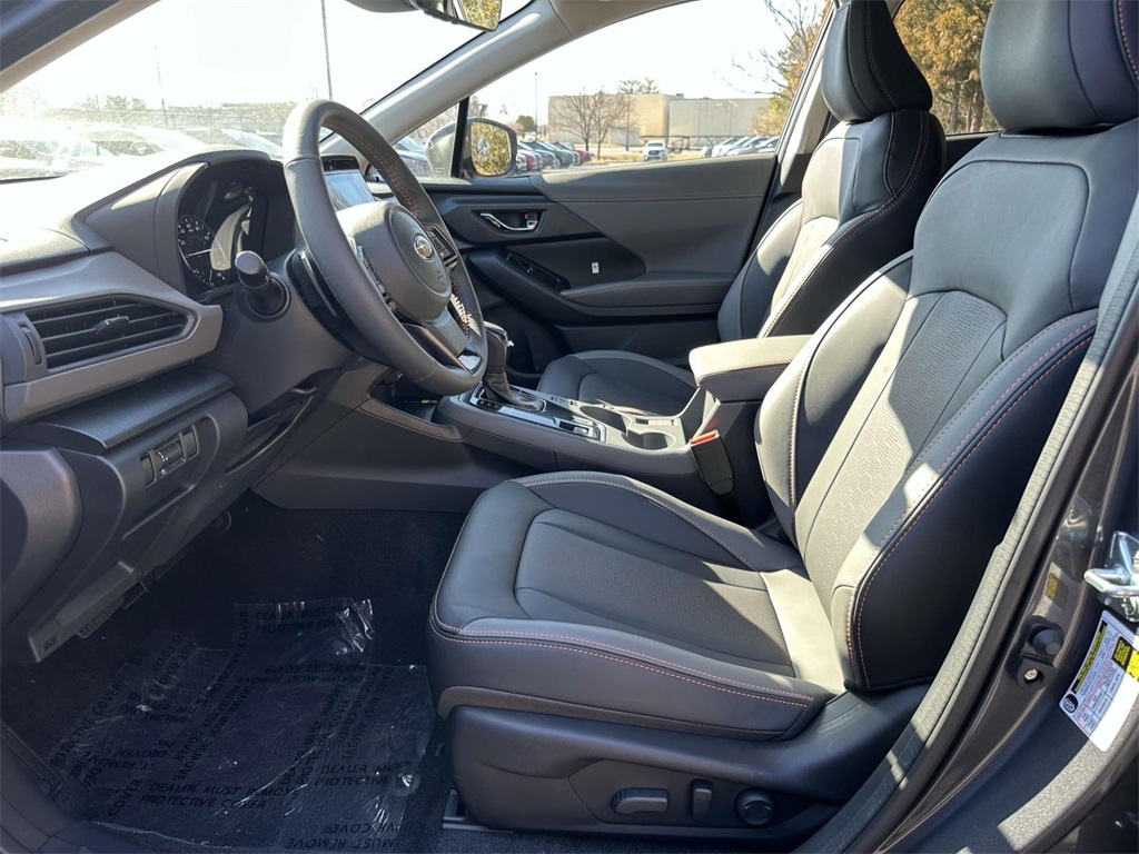 Vehicle image 16 of 25