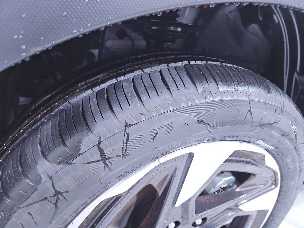 Vehicle image 27 of 29