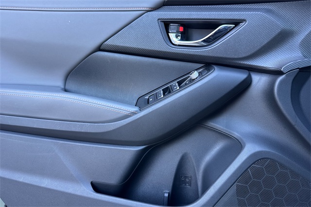2025 Subaru Crosstrek Limited Image 25 of 36