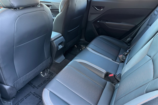 2025 Subaru Crosstrek Limited Image 12 of 36