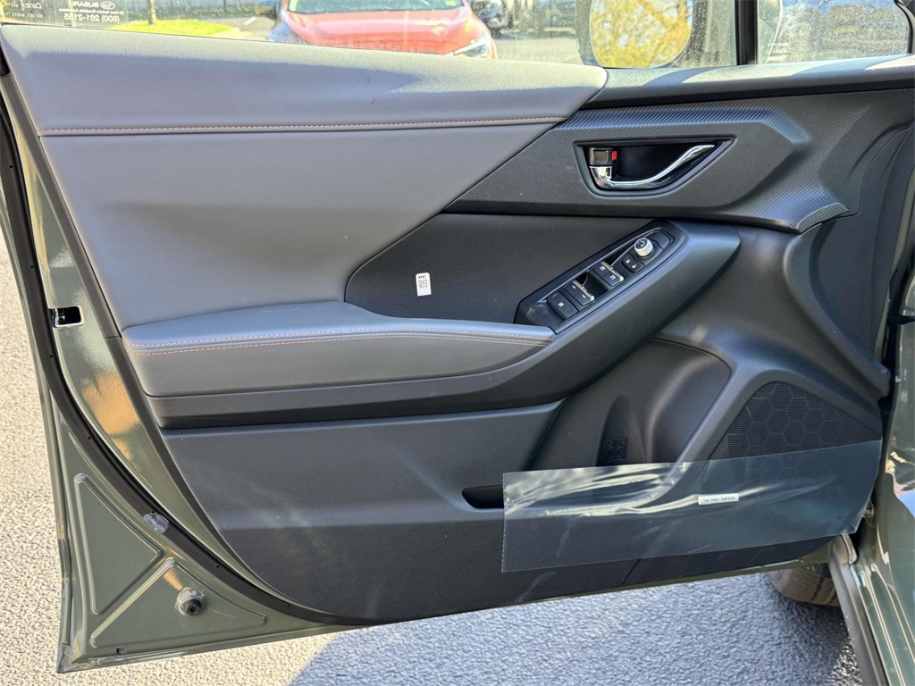Vehicle image 14 of 28