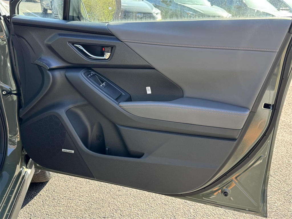 Vehicle image 8 of 28