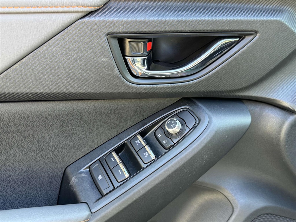 Vehicle image 15 of 28