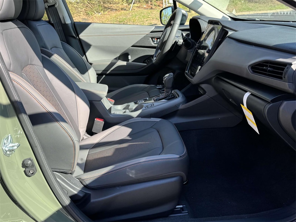 Vehicle image 10 of 28