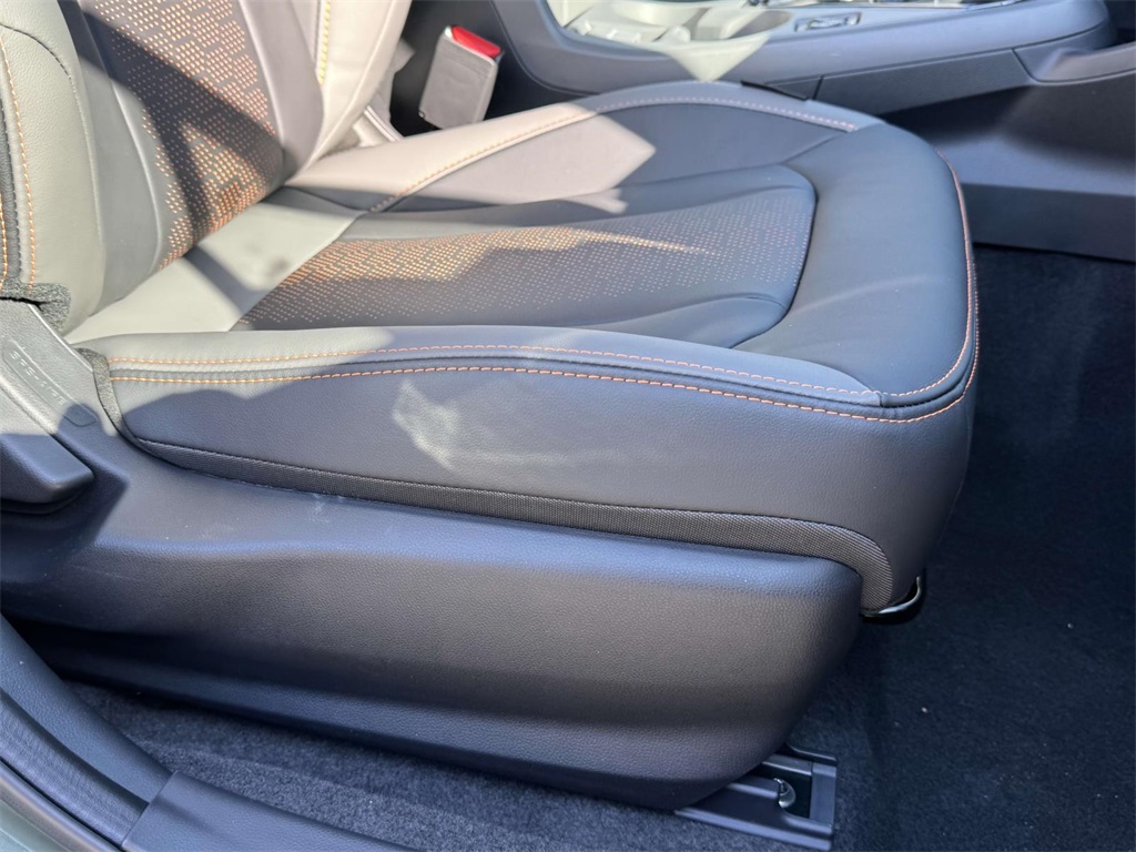 Vehicle image 9 of 28