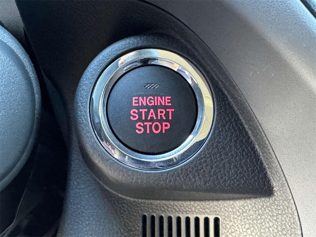 Vehicle image 25 of 28