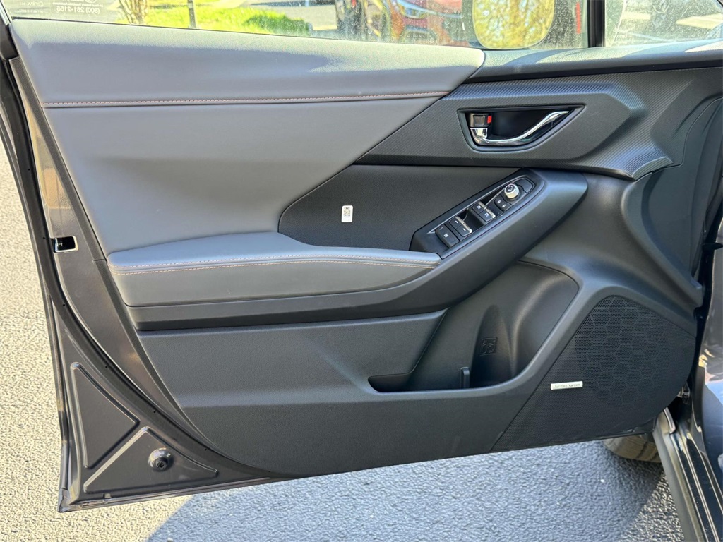 Vehicle image 14 of 28