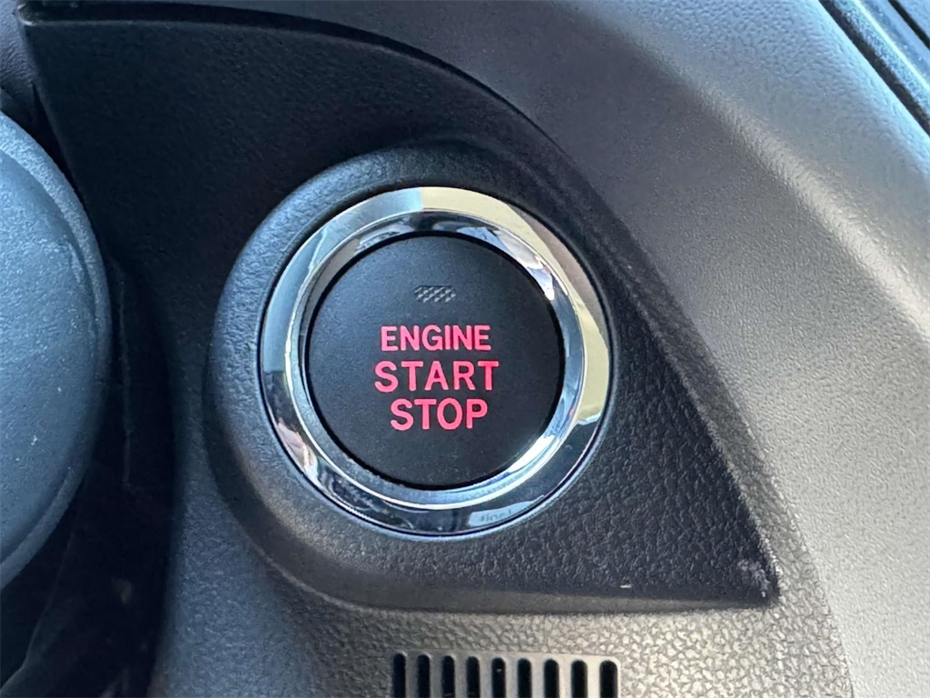 Vehicle image 25 of 28