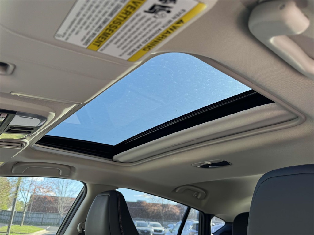 Vehicle image 18 of 28