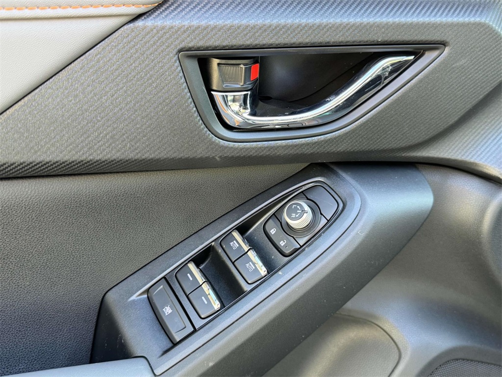 Vehicle image 15 of 28