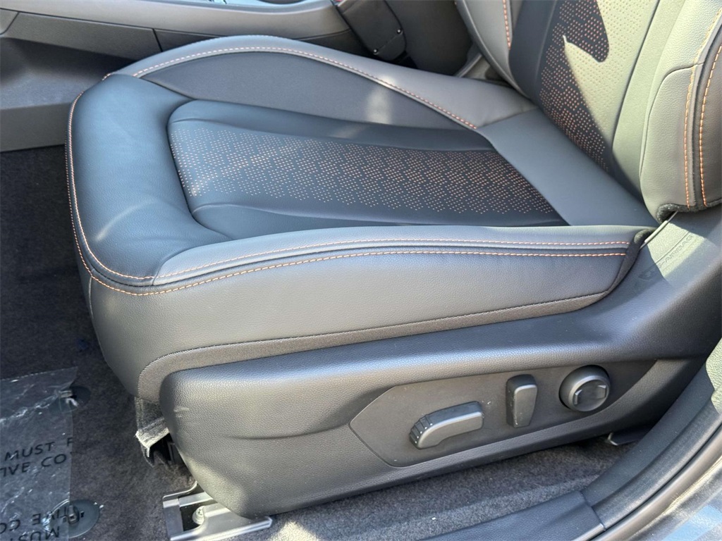 Vehicle image 16 of 28