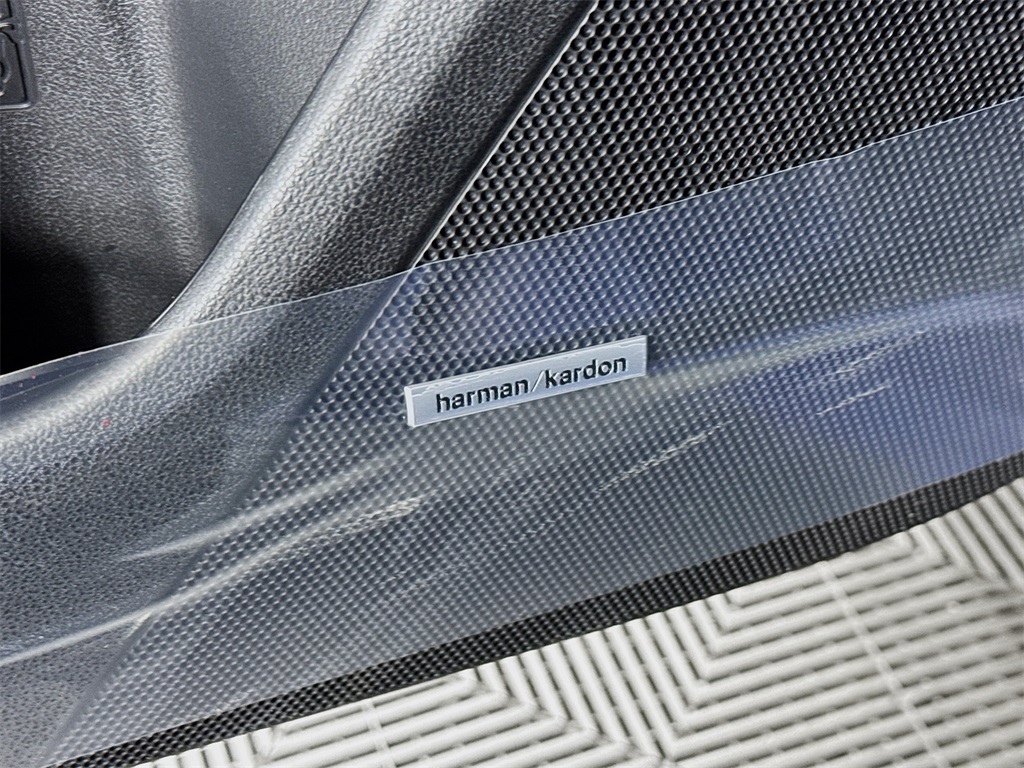 Vehicle image 16 of 29