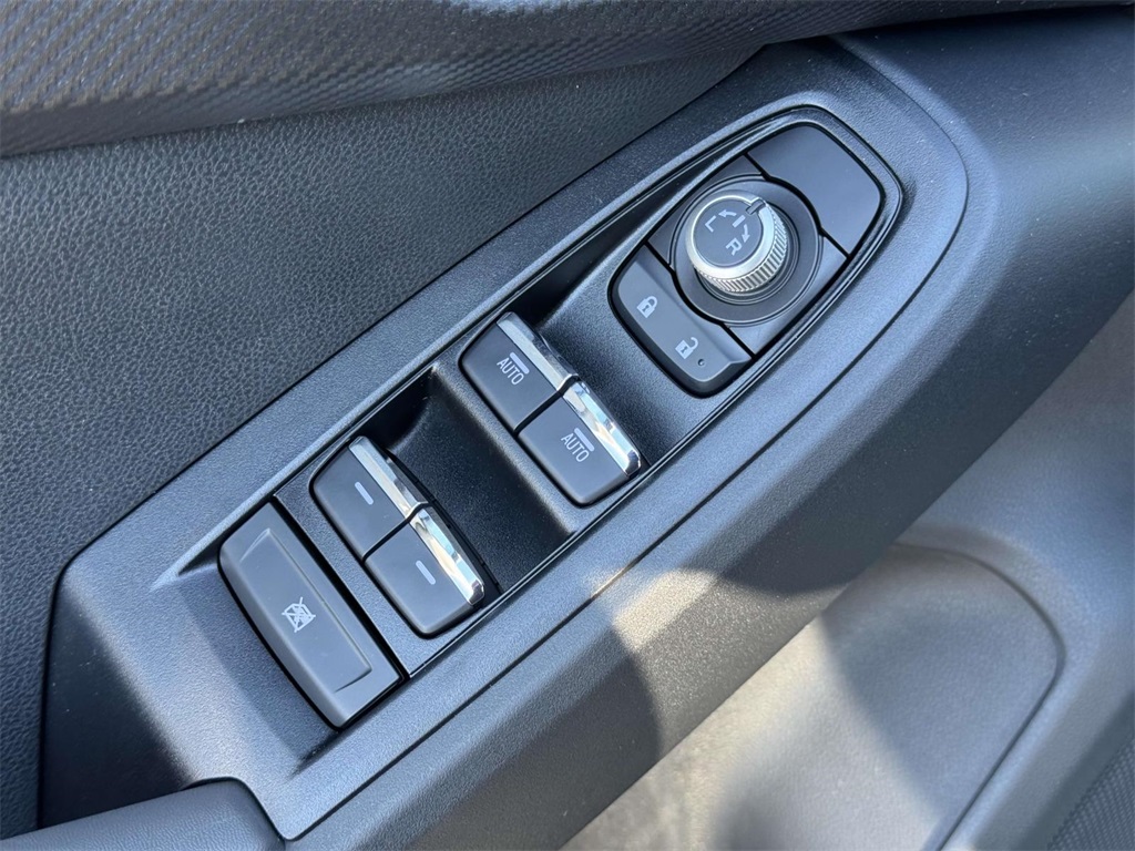Vehicle image 26 of 28