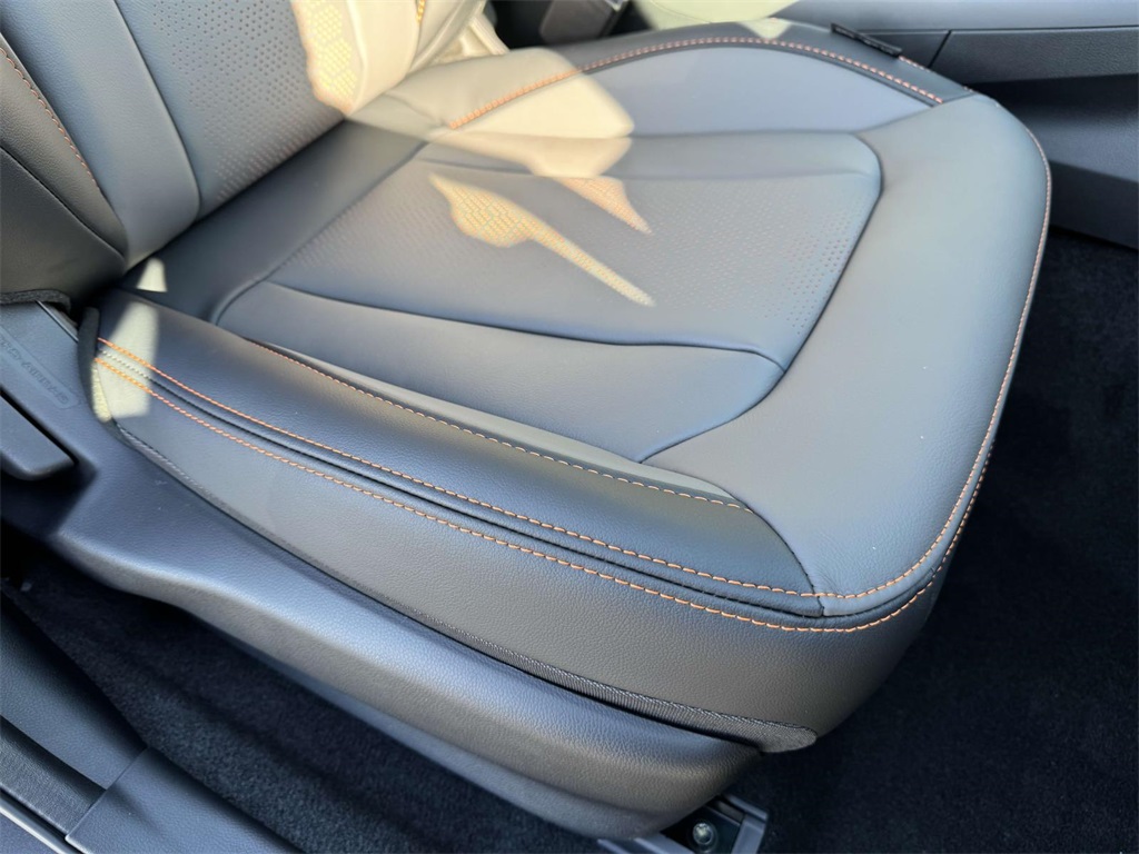 Vehicle image 9 of 28