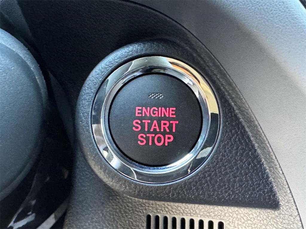 Vehicle image 25 of 28