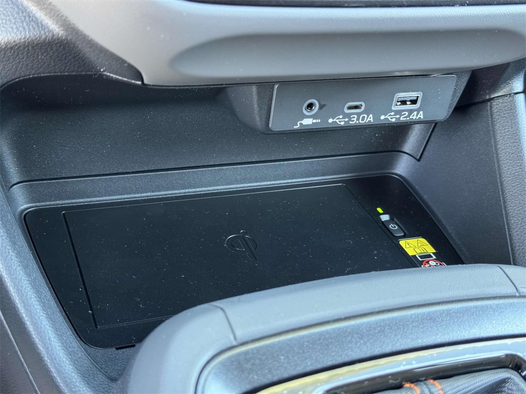 Vehicle image 24 of 28