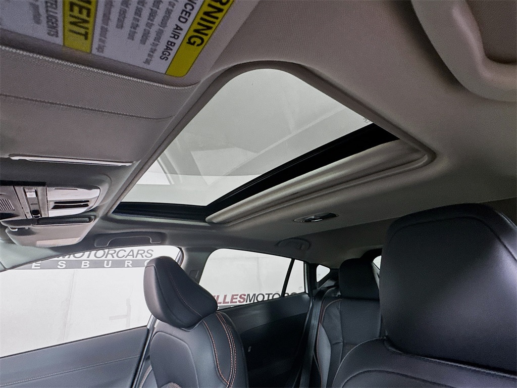 Vehicle image 21 of 31