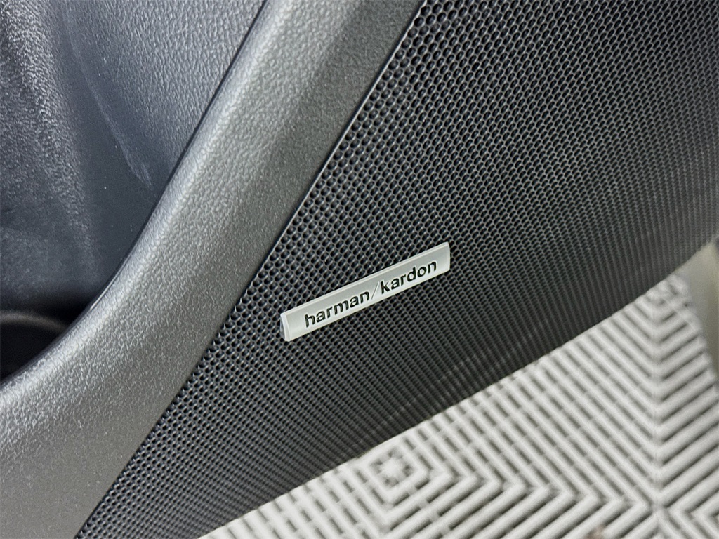 Vehicle image 17 of 31