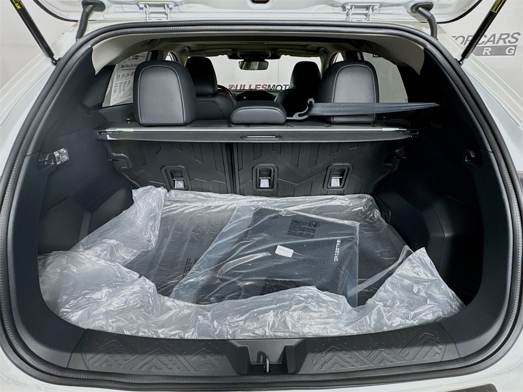 Vehicle image 25 of 31