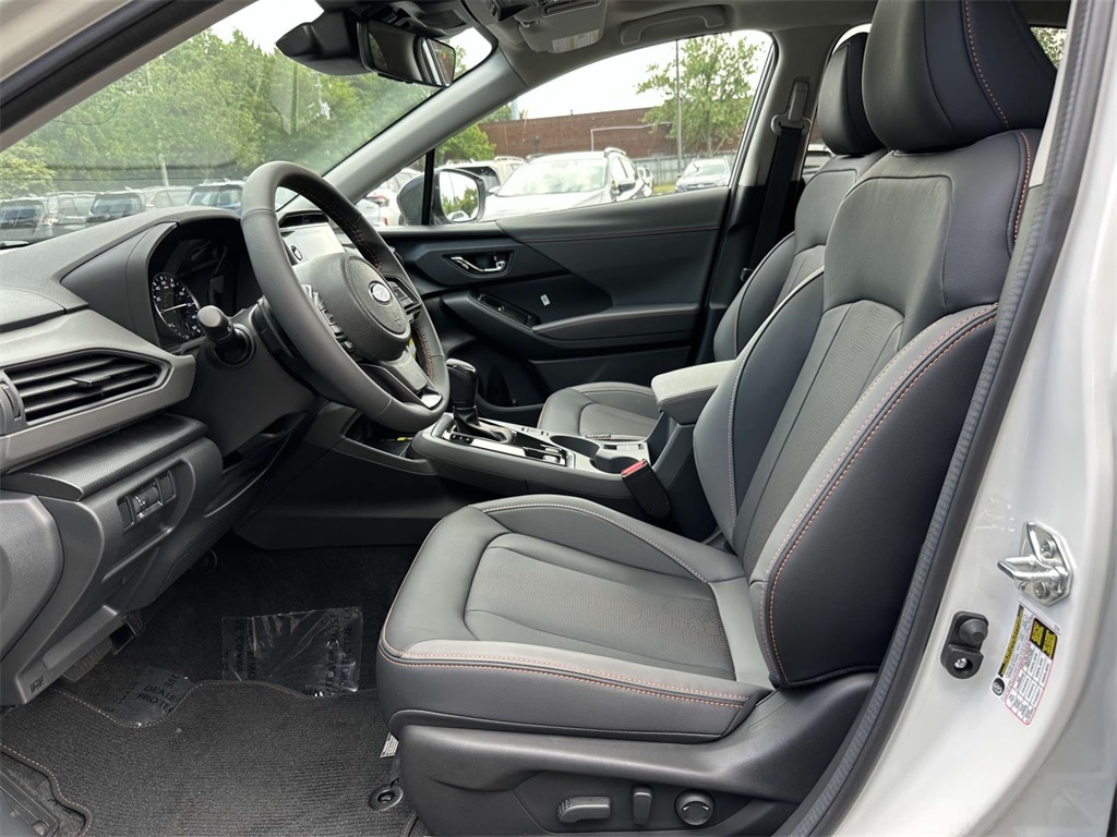 Vehicle image 16 of 25