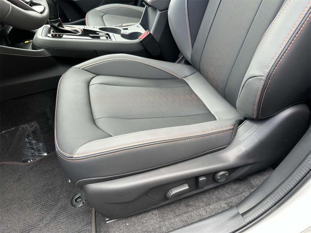Vehicle image 15 of 25