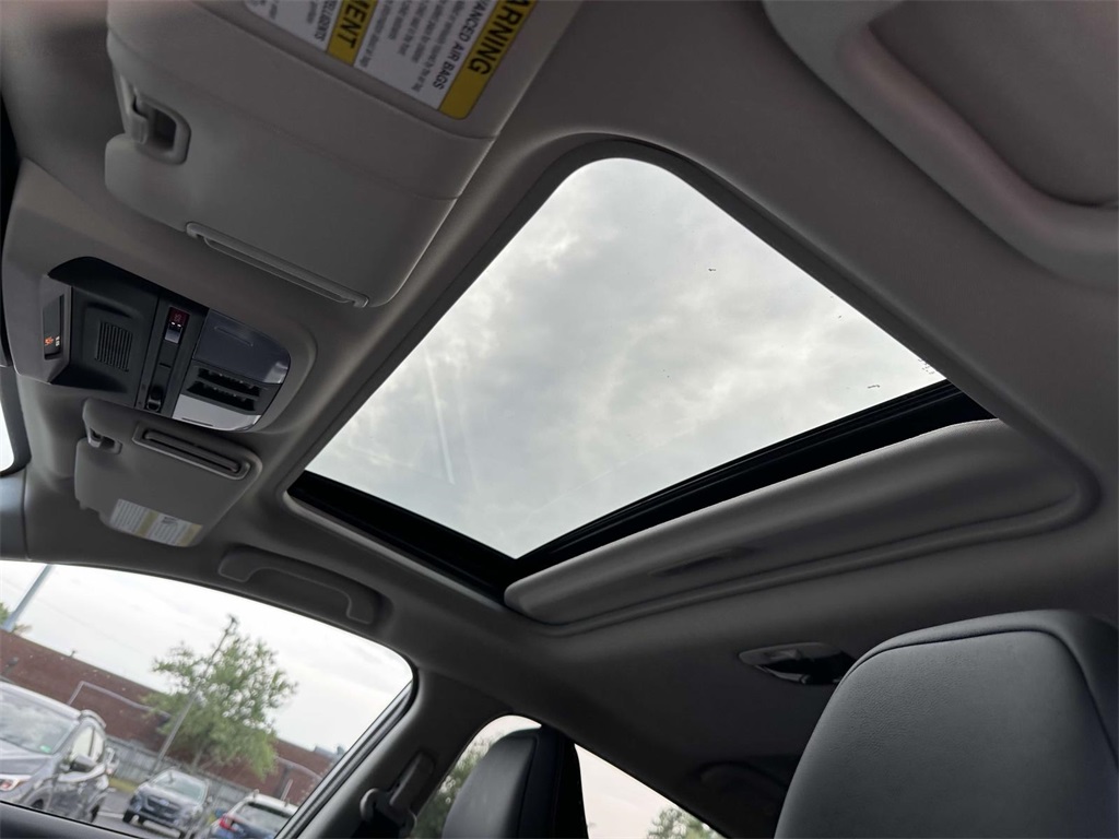 Vehicle image 17 of 25