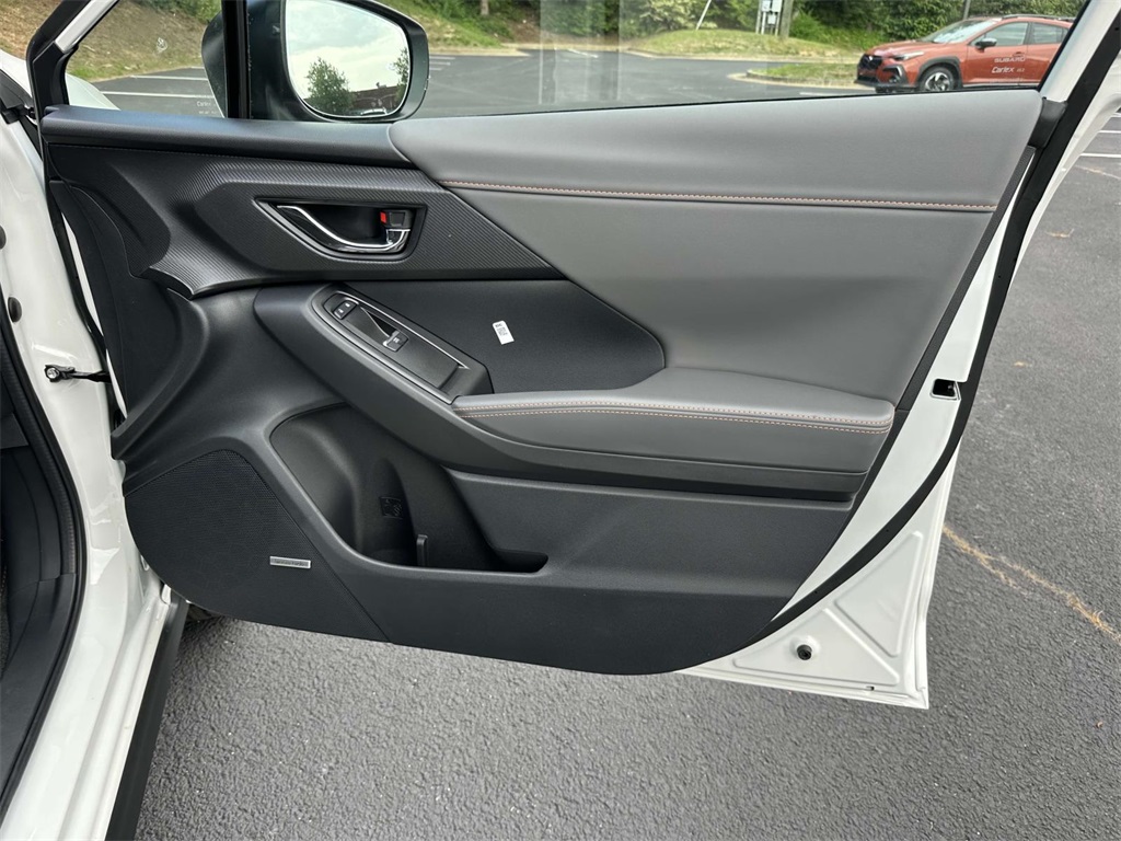 Vehicle image 8 of 25