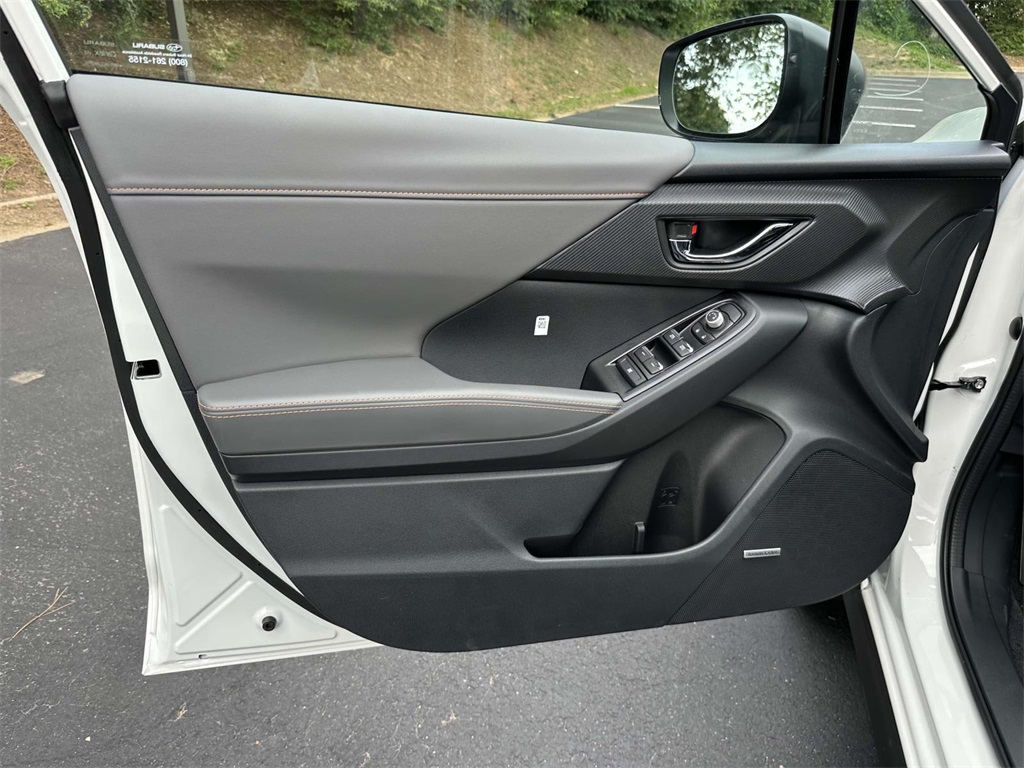 Vehicle image 14 of 25