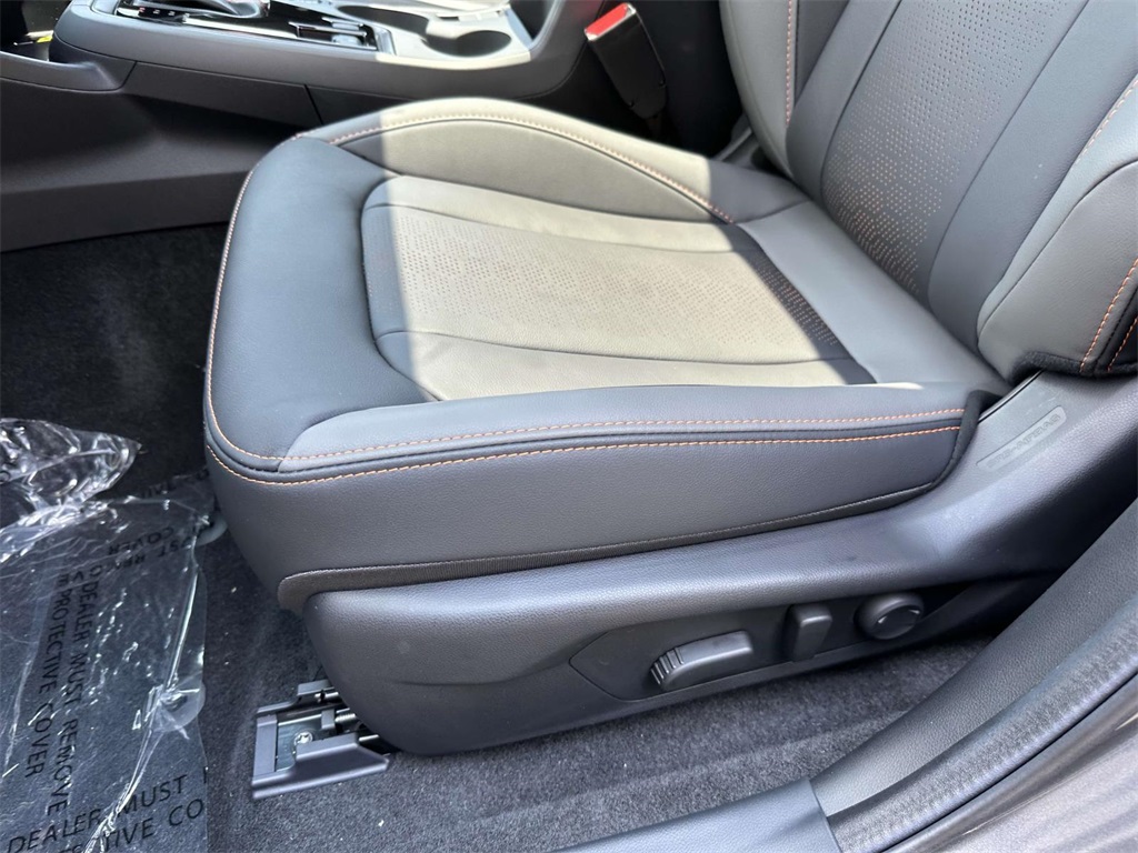 Vehicle image 24 of 25