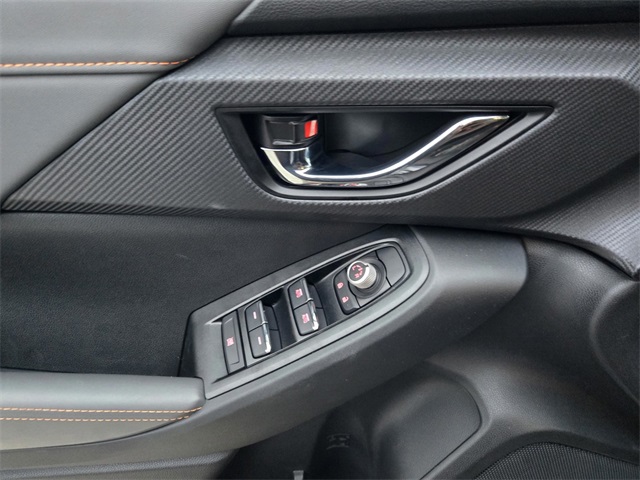 2025 Subaru Crosstrek Limited Image 12 of 15