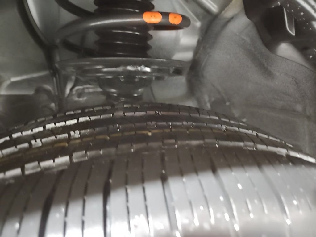 Vehicle image 27 of 29