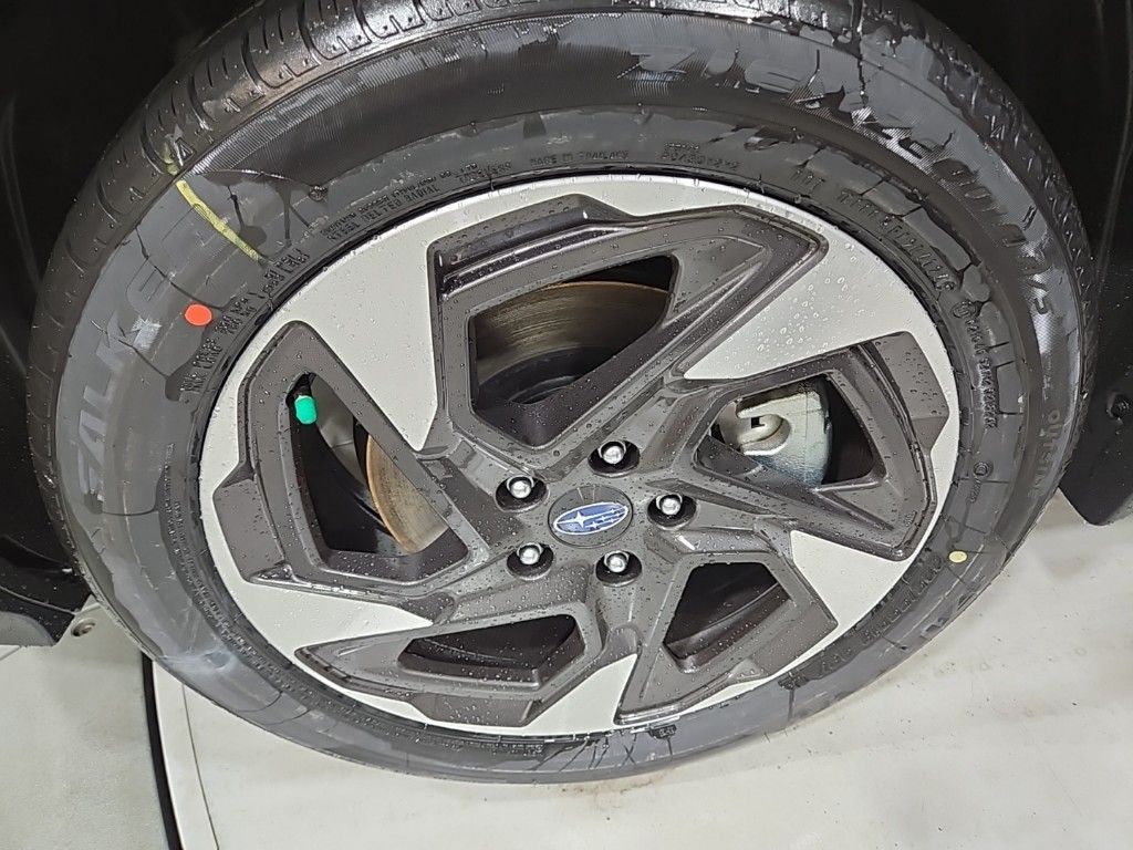 Vehicle image 26 of 29