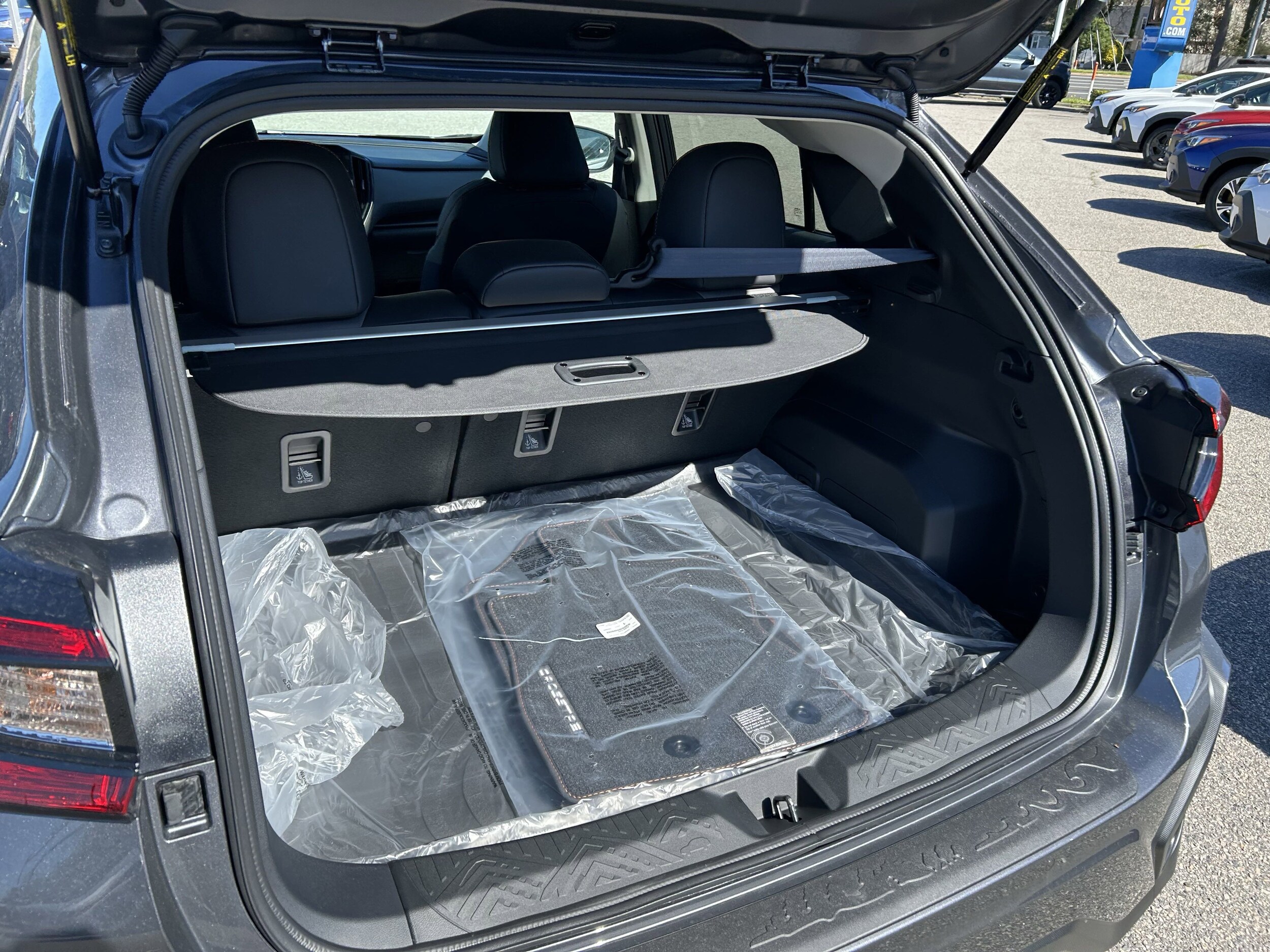 Vehicle image 33 of 35