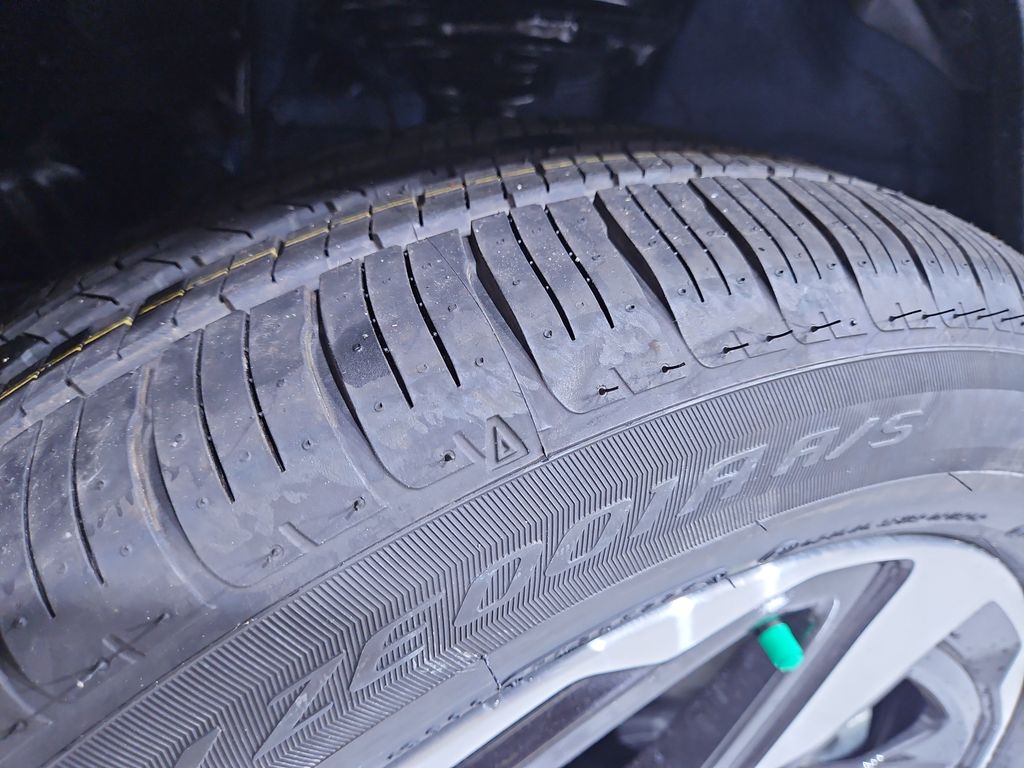 Vehicle image 27 of 29