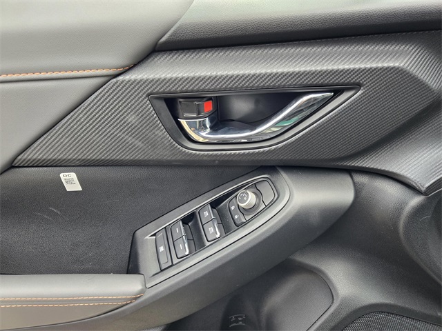 2025 Subaru Crosstrek Limited Image 12 of 15