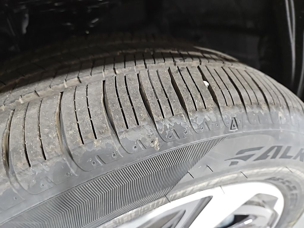 Vehicle image 28 of 30