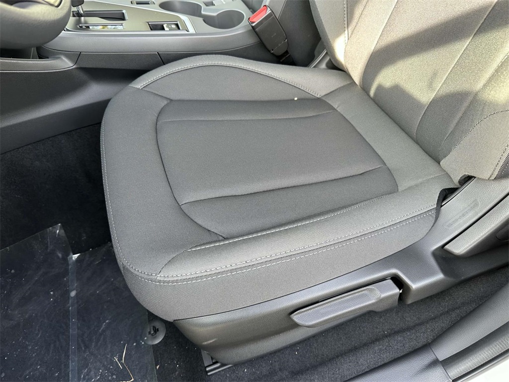 Vehicle image 15 of 25