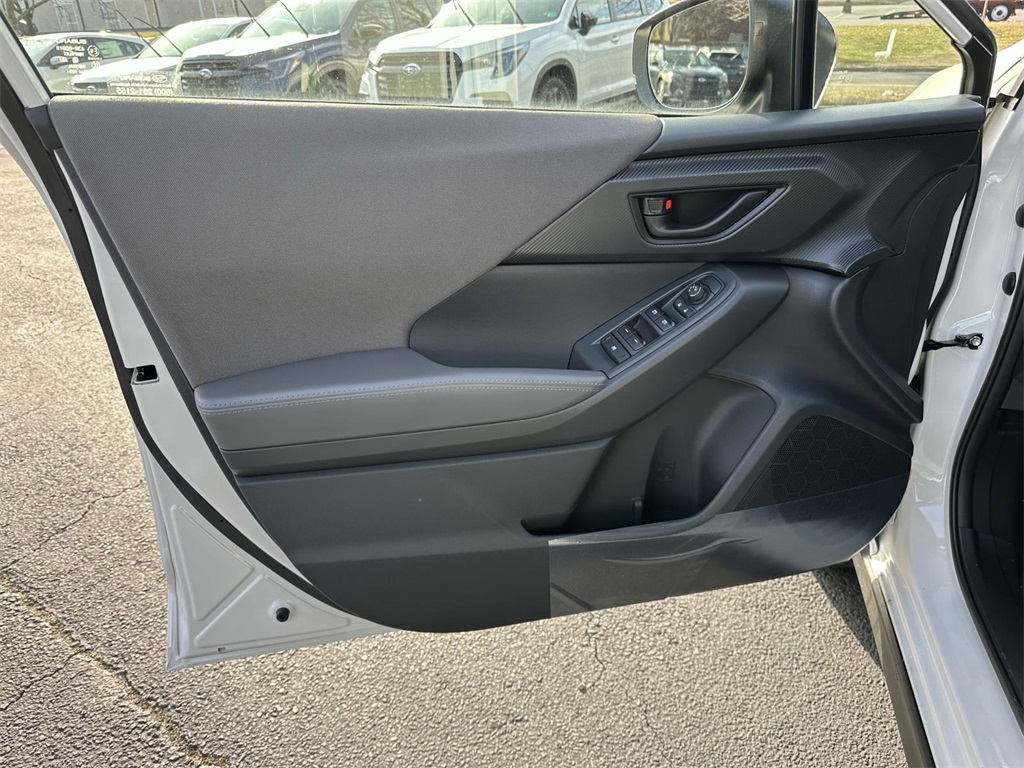 Vehicle image 14 of 25
