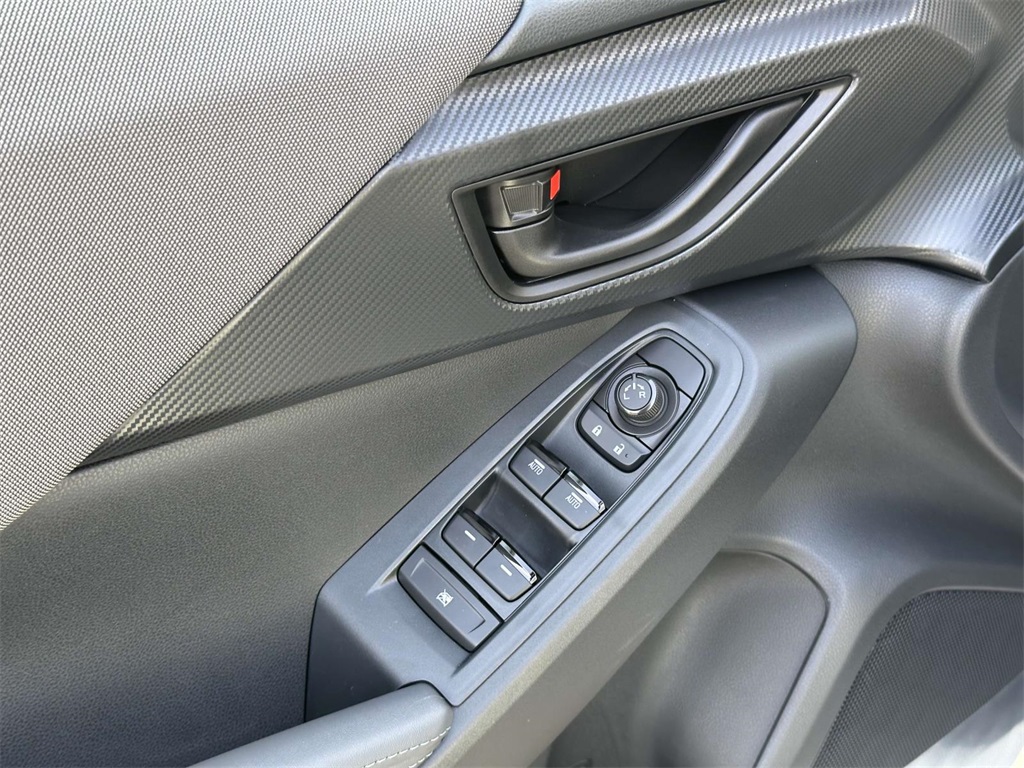 Vehicle image 23 of 25
