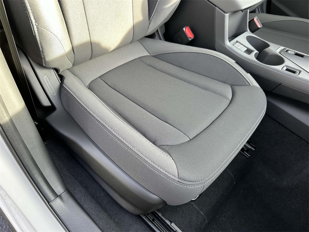 Vehicle image 9 of 25