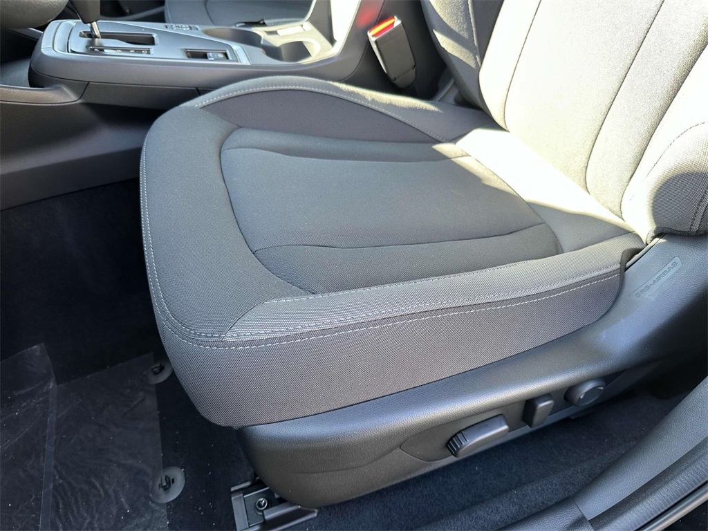 Vehicle image 15 of 25