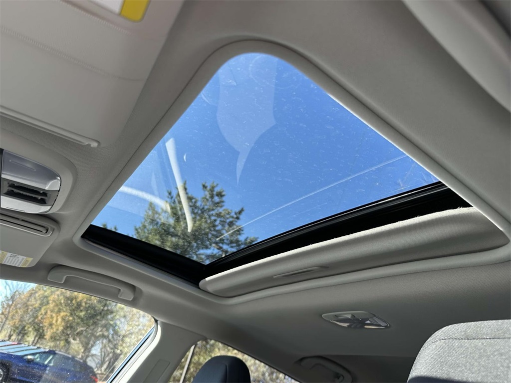 Vehicle image 17 of 25