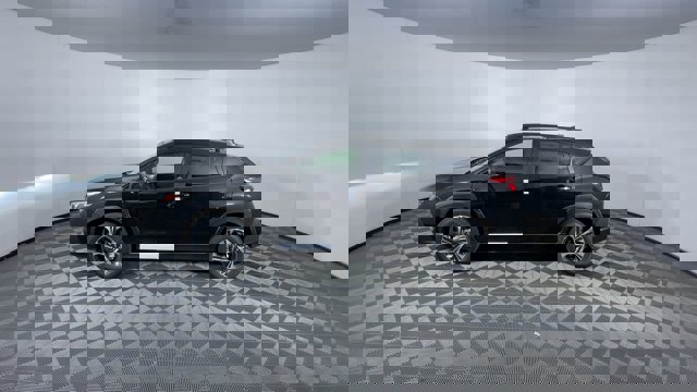 Vehicle image 10 of 27