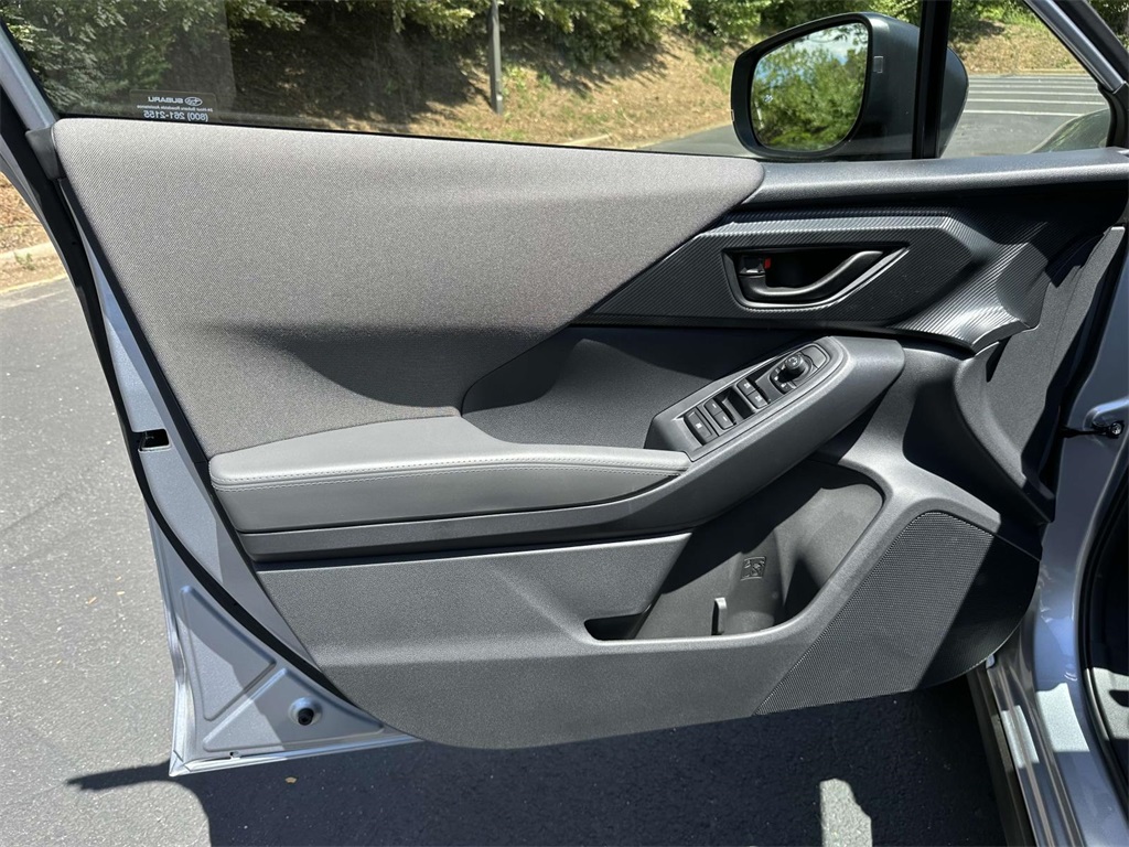 Vehicle image 14 of 25