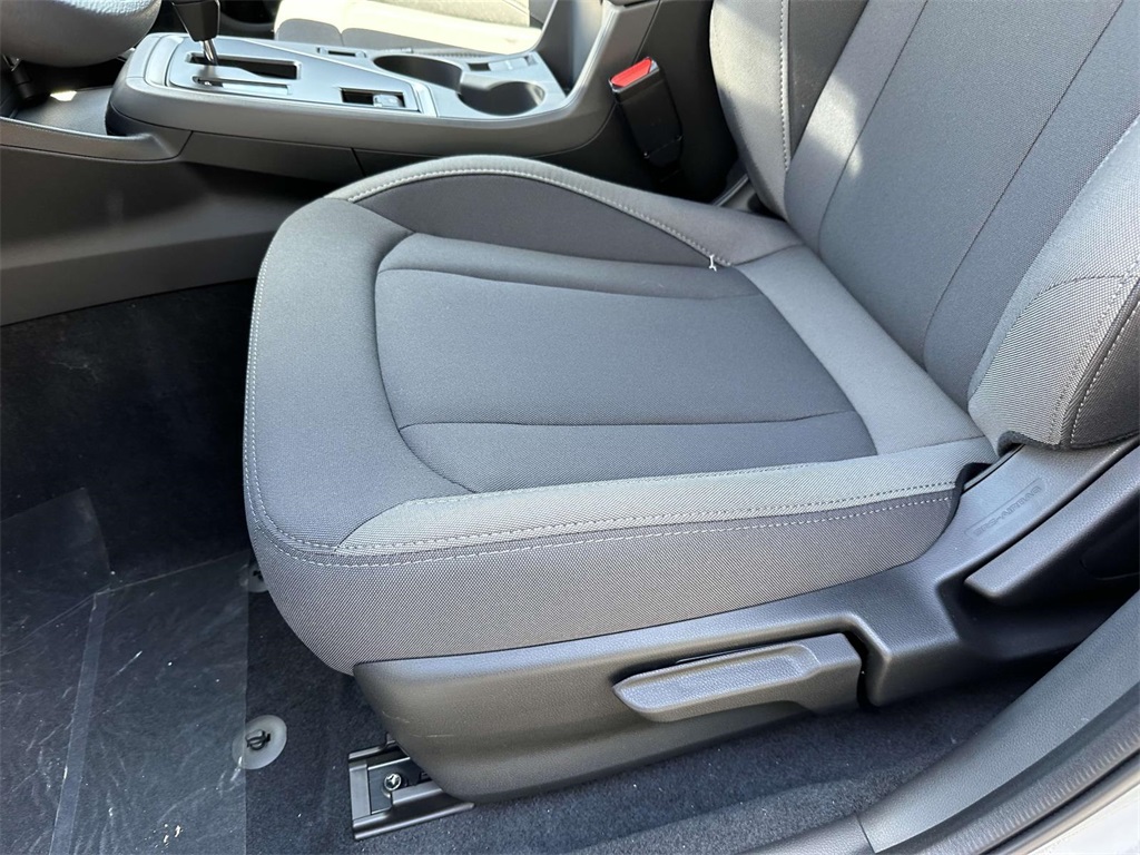 Vehicle image 16 of 25
