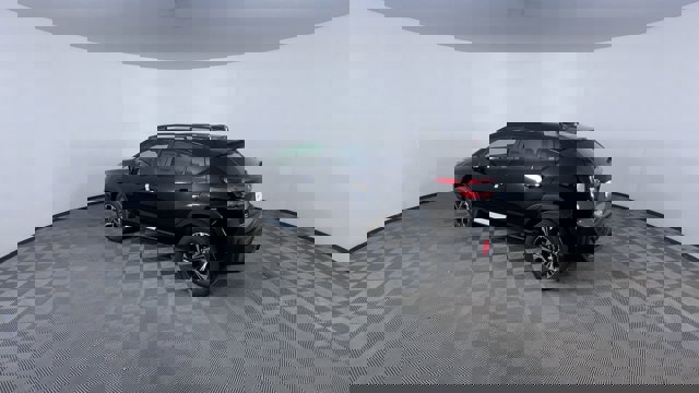 Vehicle image 10 of 25